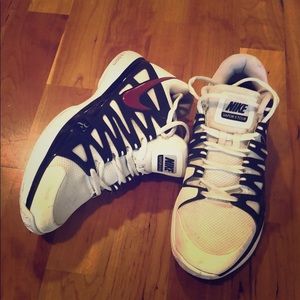 Nike tennis shoes! Almost new